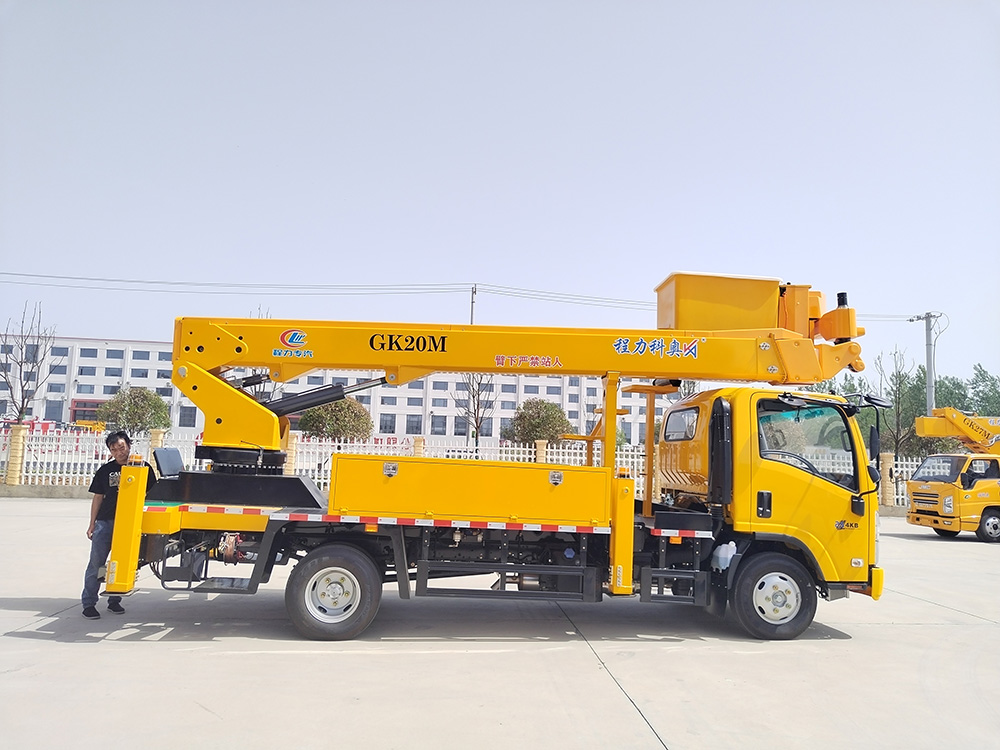 前置斗五十铃130马力绝缘臂高空作业车