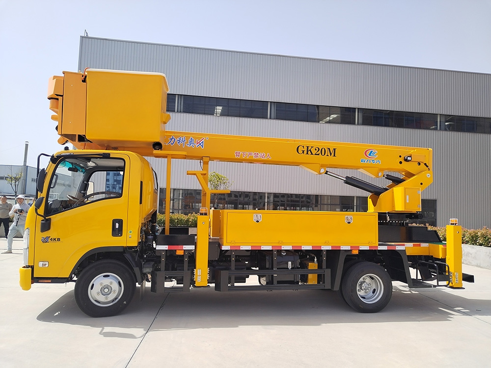 前置斗五十铃130马力绝缘臂高空作业车