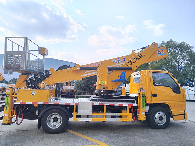 江铃顺达28米型高空作业车