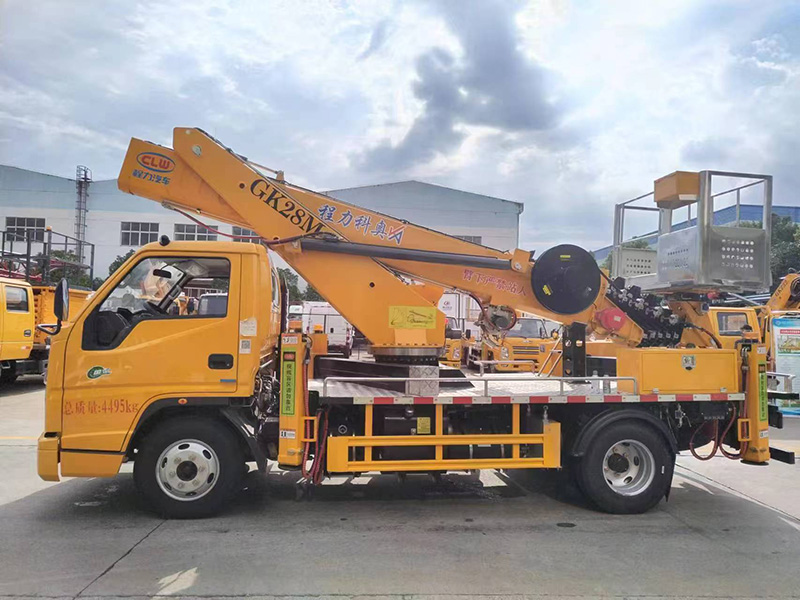 江铃顺达宽体28米型高空作业车
