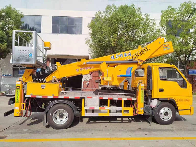 江铃顺达宽体28米型高空作业车